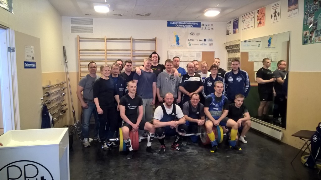 Ensimmäiset voimanostokilpailut